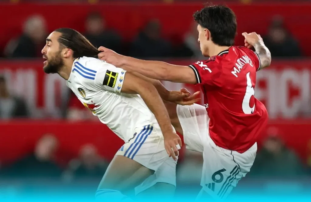 มาร์ติเนซดึงผม